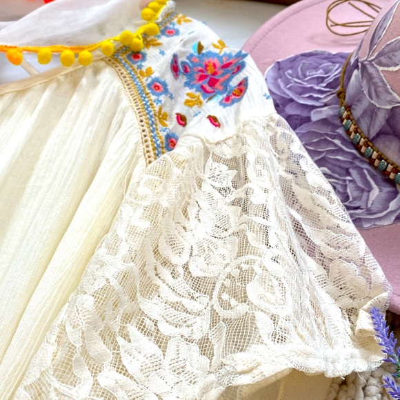 Cross Back boho Embroidered Lace Sleeves Blouse PTP-26/L-32 BNWT - Picture 5 of 10